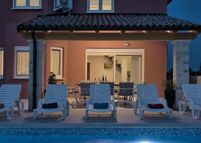 Holiday Nikol * Pula