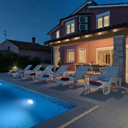 Semesterbostad Nikol Pula