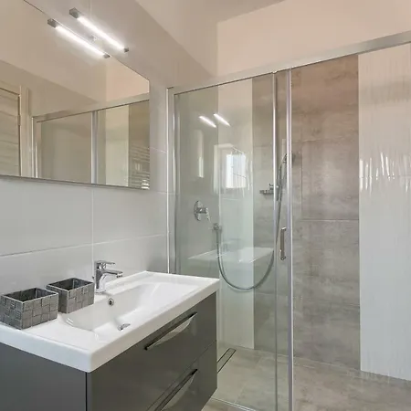 Semesterbostad Nikol *