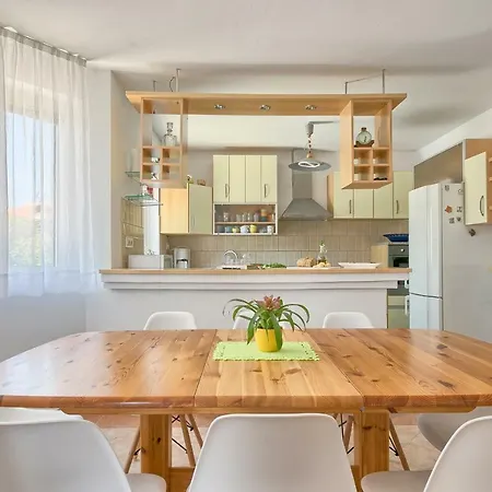 Semesterbostad Nikol *