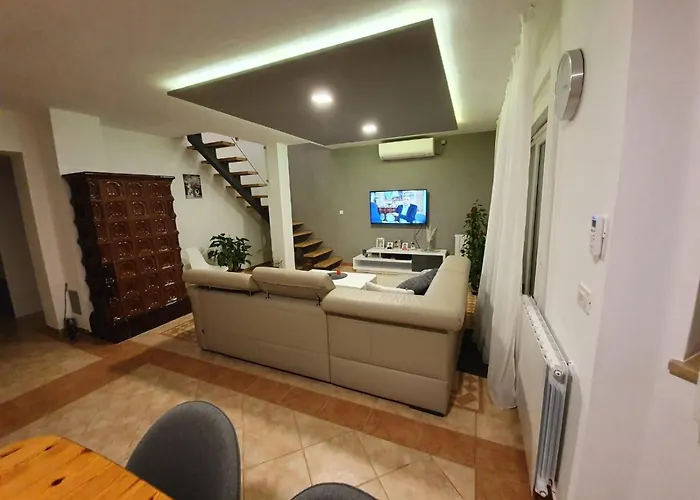 Ferienhaus Holiday Nikol Pula