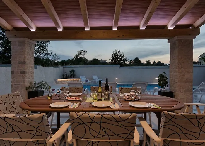 Ferienhaus Holiday Nikol Pula